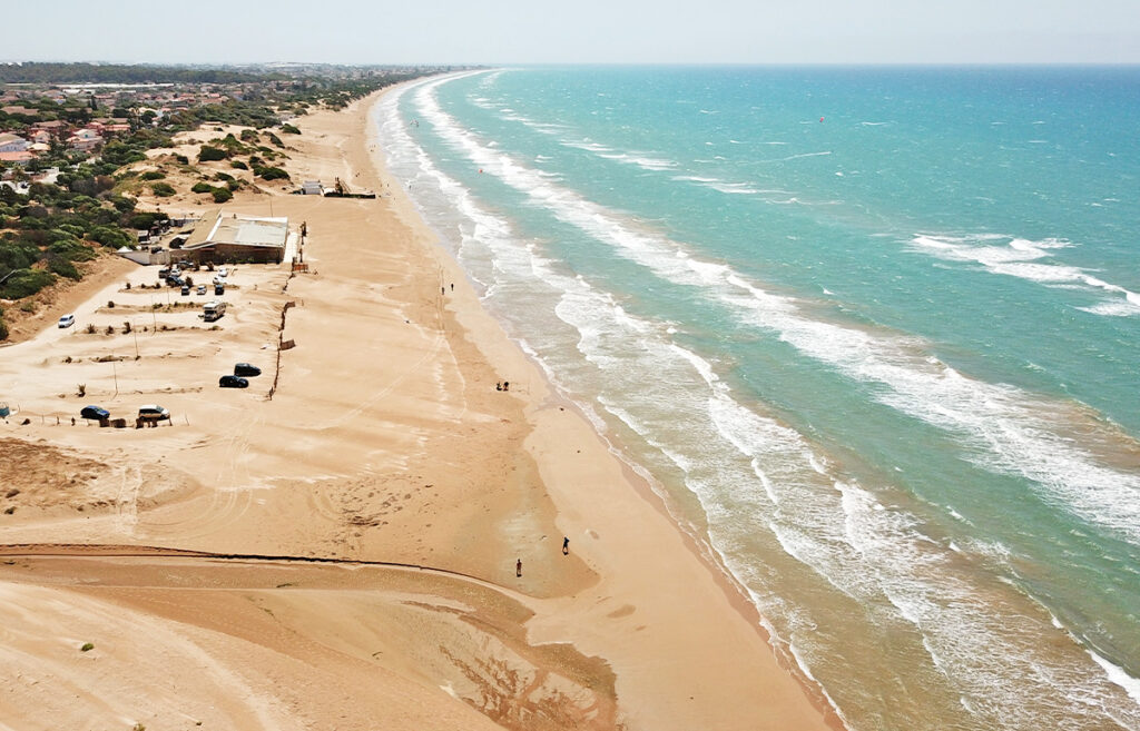 Pozallo kitespot Sicily with parking lot